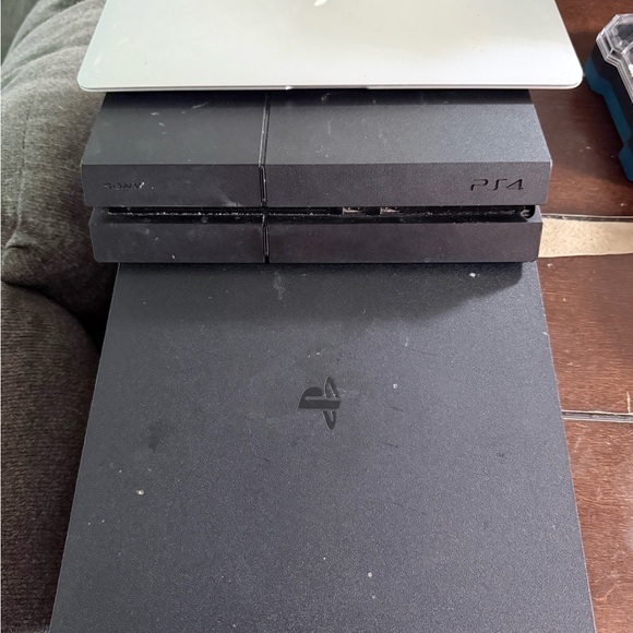 2 Ps4 & MacBook Air